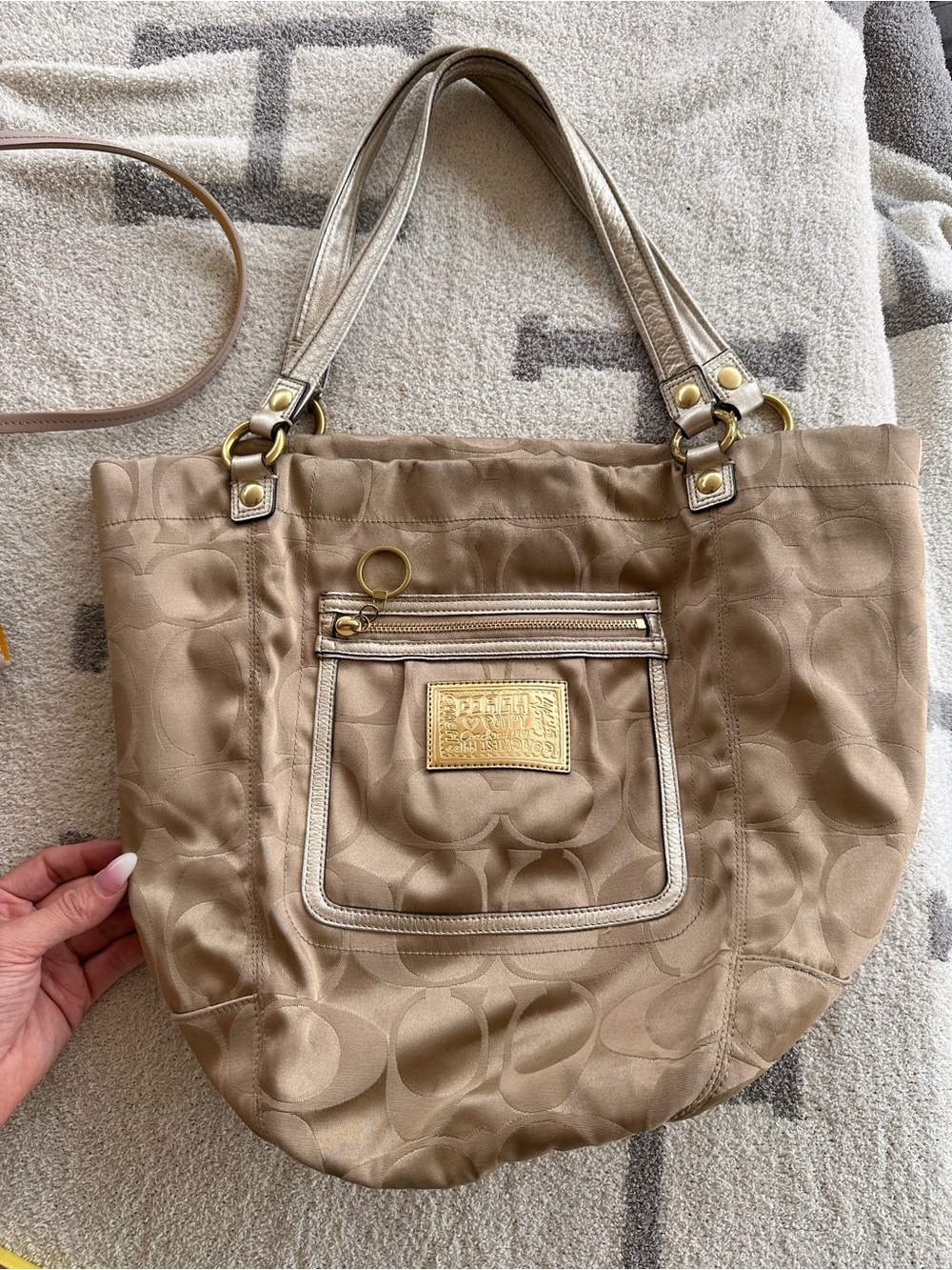 Coach poppy Bella  Signature large Tote with Gold Accents